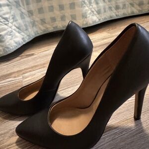 Classic Black Pointed-Toe High Heel Pumps - Women's